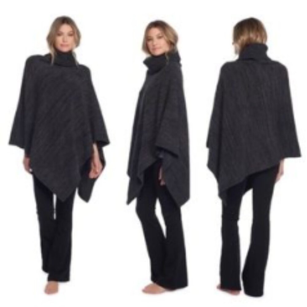 BAREFOOT DREAMS • Women’s CozyChic Point Dume Poncho in Black Carbon One Size
